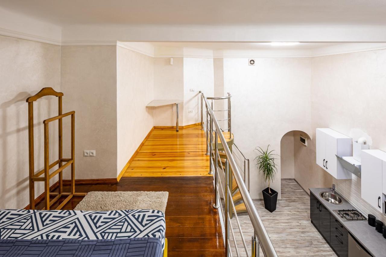 On Kovzhuna Street Apartment *