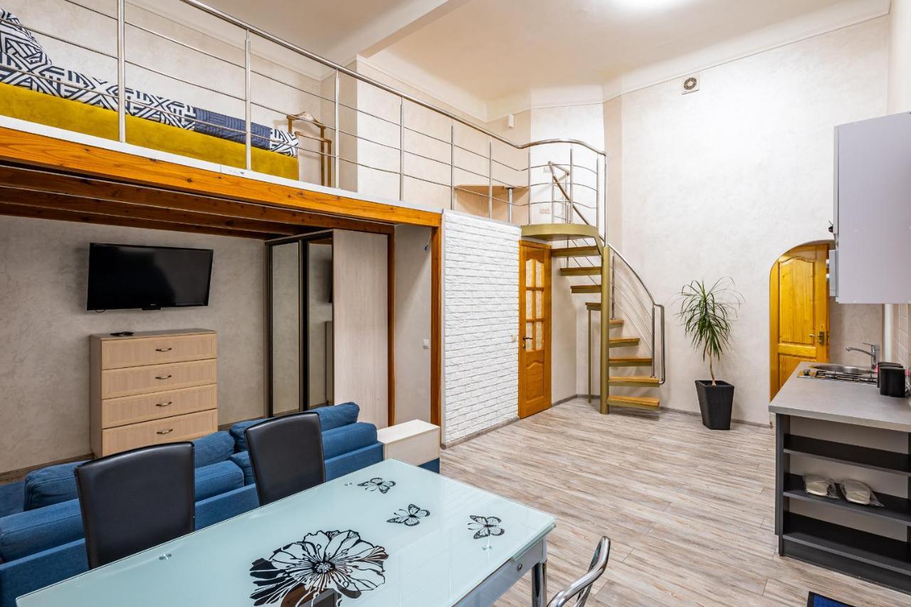 On Kovzhuna Street Apartment *